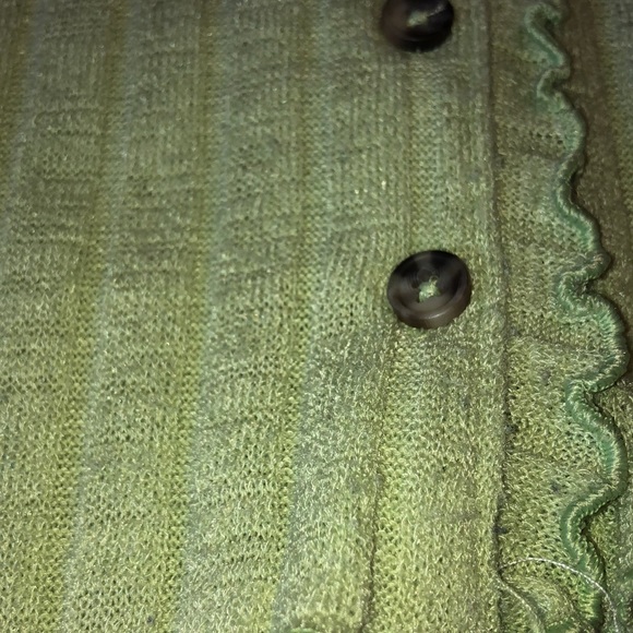 “SO” variegated rib knit, button front, baby tee w/lettuce edge - junior size L - Picture 7 of 7